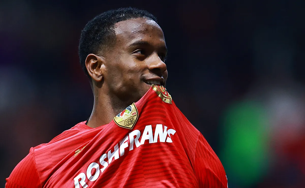 Helinho no Flamengo ganha força nos rumores, mas oficialmente diretoria não se empolga com atacante