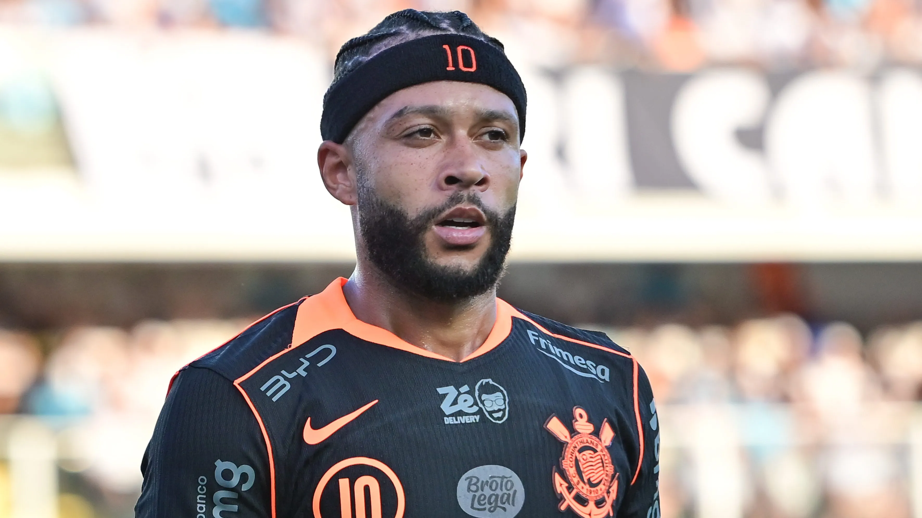 Memphis Depay é um dos desfalques no setor ofensivo do Corinthians. Foto: Jota Erre/AGIF