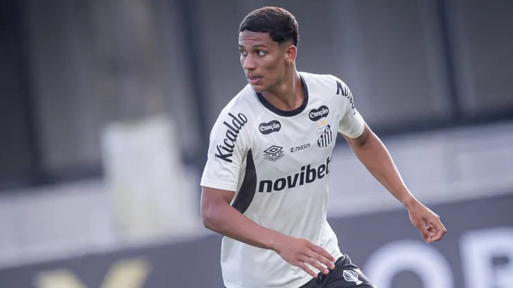 Lesão abre caminho, e promessa de 18 anos ganha espaço no Santos com Cuca — Foto Raul Baretta Santos FC (1)