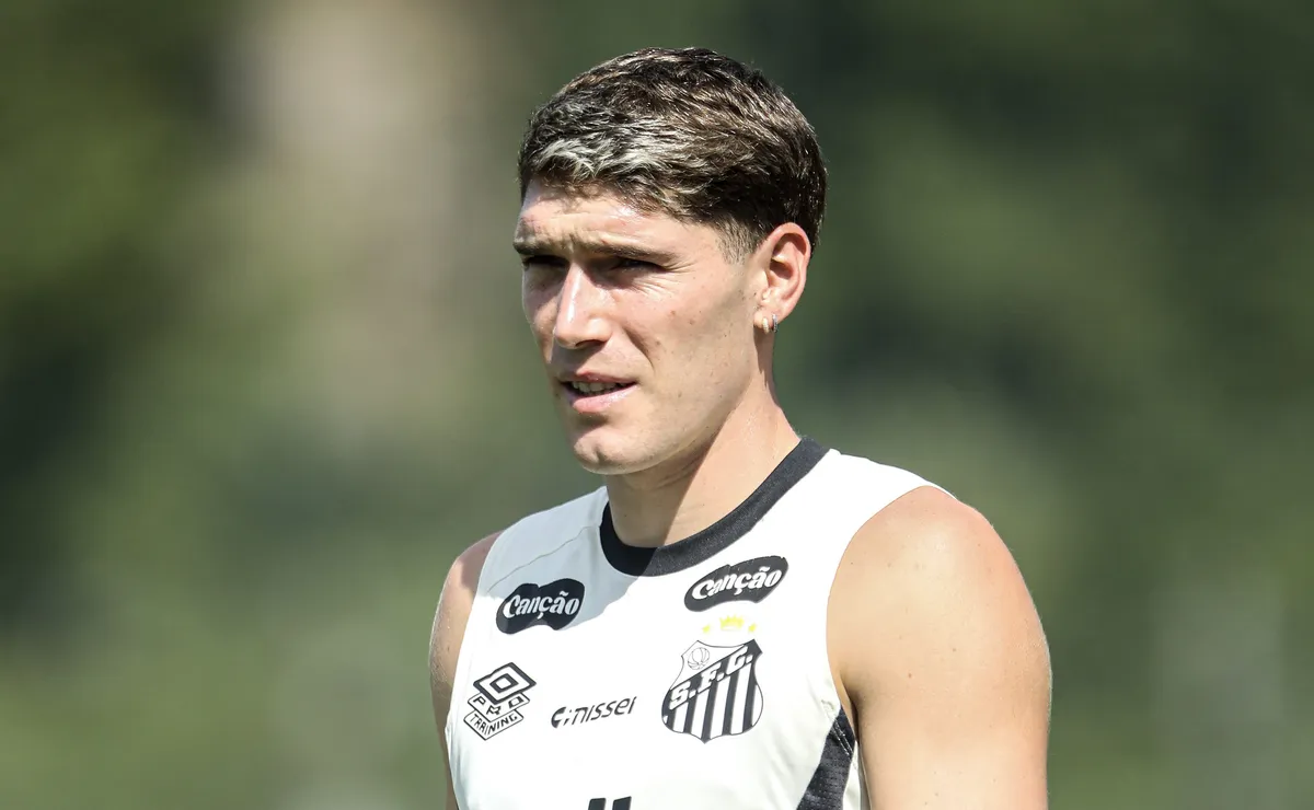 Torcida do Santos faz pedido a Cuca envolvendo Rollheiser titular contra o Remo: “Tá na hora”