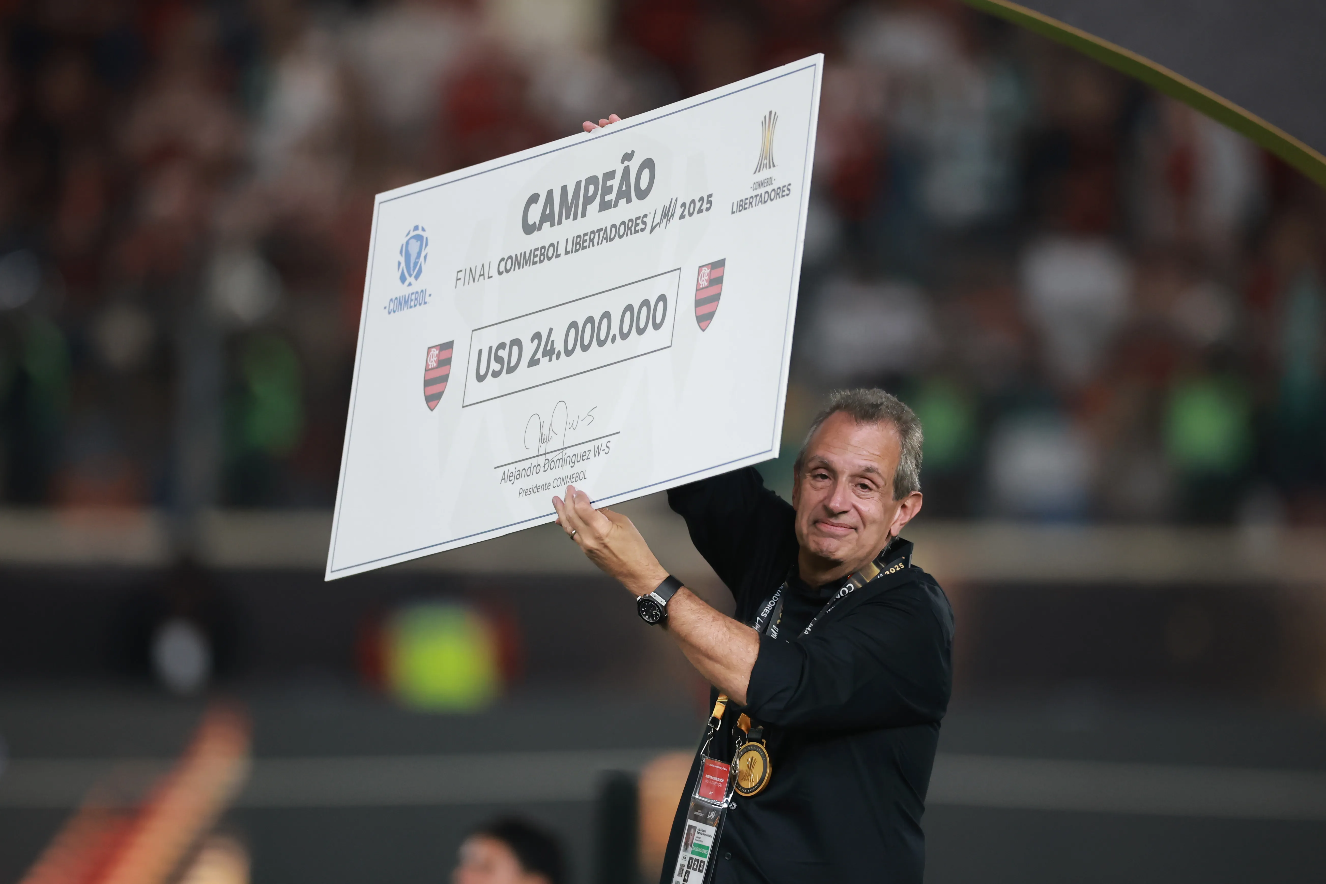LIMA, PERU – NOVEMBER 29: Luiz Eduardo Baptista, president of of Flamengo receives the winner’s check after the 2025 Copa CONMEBOL Libertadores Final match between Palmeiras and Flamengo at Estadio Monumental on November 29, 2025 in Lima, Peru.  (Photo by Hector Vivas/Getty Images)