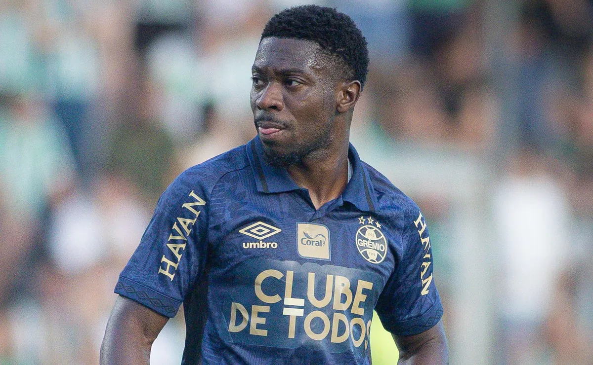 Grêmio pode perder Amuzu de graça após impasse em renovação e situação vira preocupação
