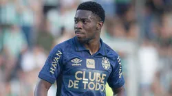 Francis Amuzu jogador do Gremio durante partida contra o Juventude no estadio Alfredo Jaconi pelo campeonato Gaucho 2026. Foto: Maxi Franzoi/AGIF