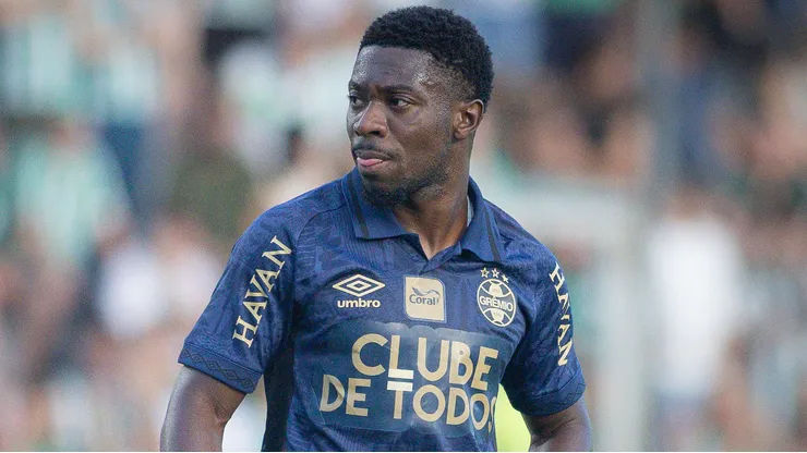 Francis Amuzu jogador do Gremio durante partida contra o Juventude no estadio Alfredo Jaconi pelo campeonato Gaucho 2026. Foto: Maxi Franzoi/AGIF