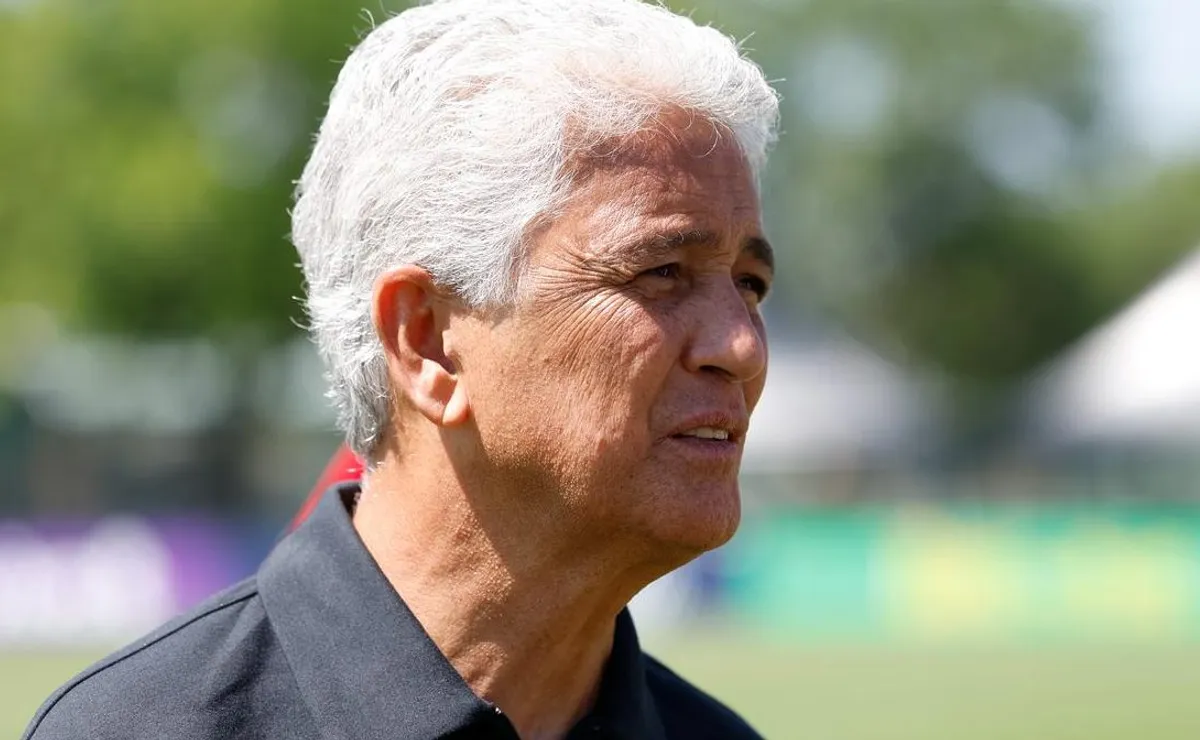 Às vésperas da Copa do Mundo, Bebeto cobra união na Seleção Brasileira: “Ninguém ganha nada sozinho”