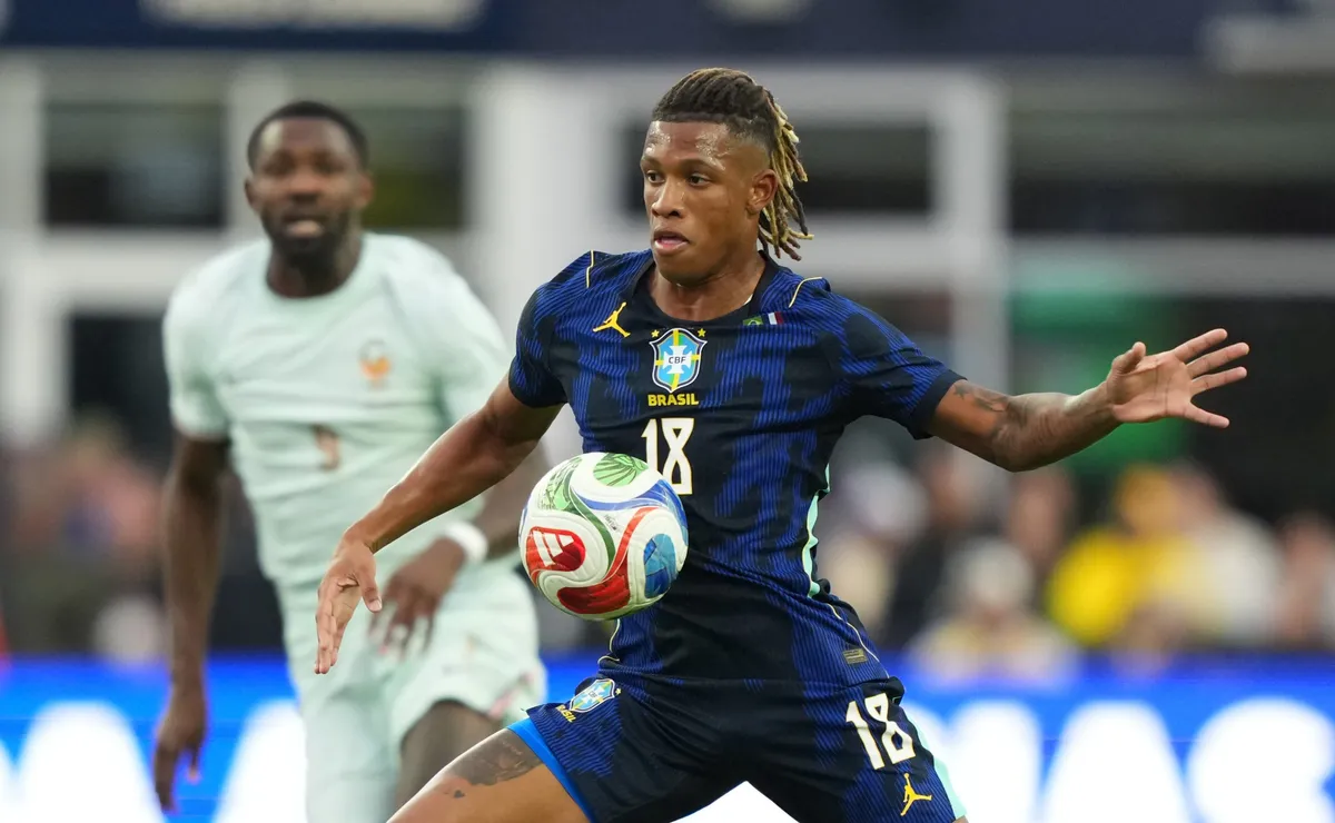 Danilo revela conselhos de Casemiro na Seleção Brasileira: “Desde a primeira convocação, já falava comigo”