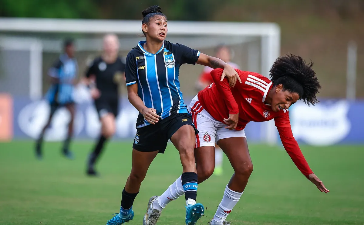 Grêmio quebra silêncio após acusação de injúria racial no Gre-Nal feminino e nega irregularidade