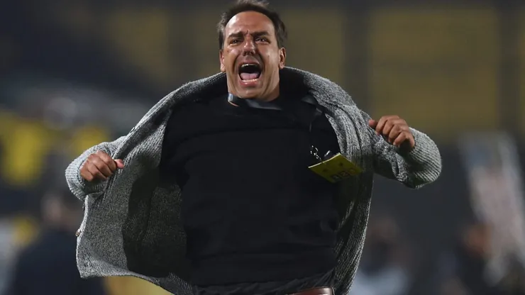 Presidente do Peñarol, Ignacio Ruglio comemora classificação sobre Flamengo em 2024 (Foto: Dante Fernandez/AFP)