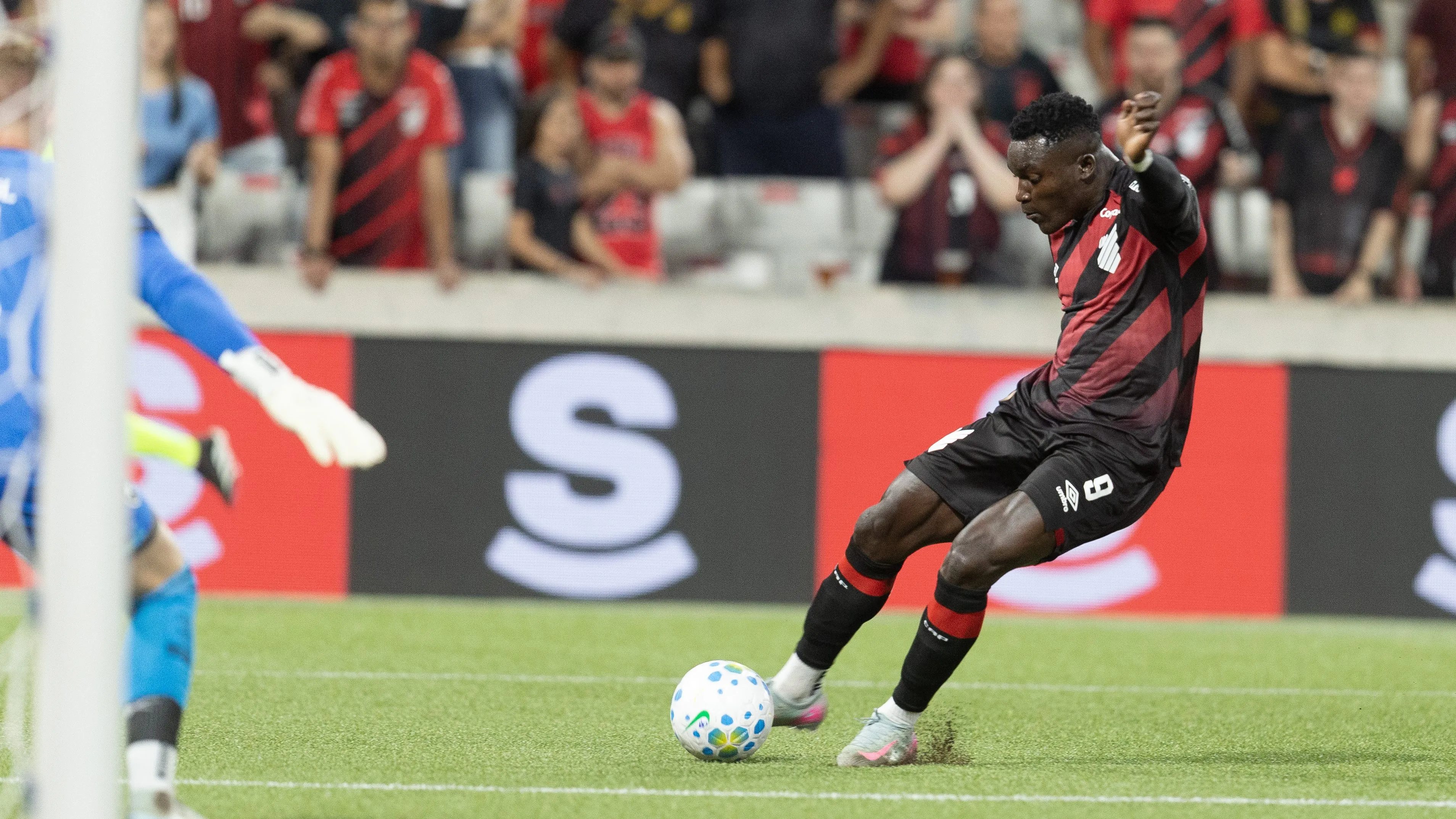 Athletico-PR x Botafogo - Foto: Hedeson Alves/AGIF.