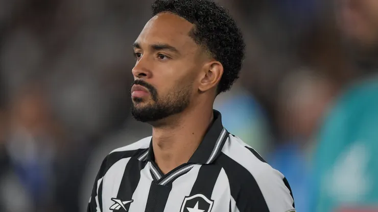 Vitinho, jogador do Botafogo, durante partida contra o Nacional Potosi no estadio Engenhao pelo campeonato Copa Libertadores 2026. Foto: Thiago Ribeiro/AGIF