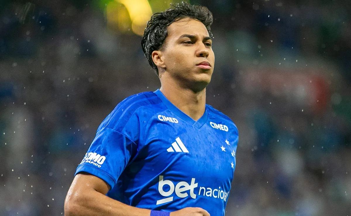 Kaio Jorge treina sem limitações no Cruzeiro e aumenta chances de ser titular diante do Vitória