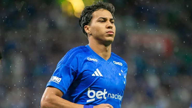 Kaio Jorge celebra gol pelo Cruzeiro