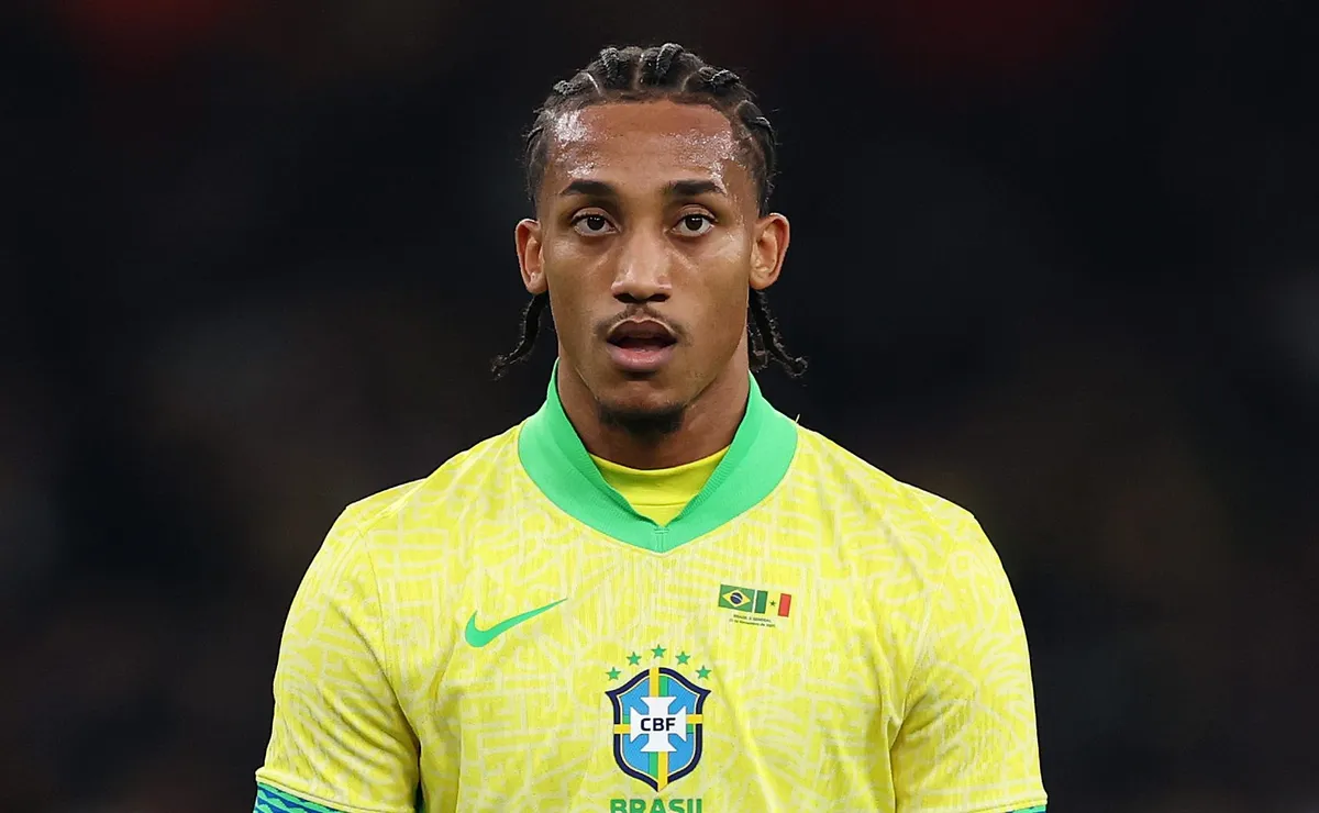 João Pedro cita Ronaldo e Romário ao defender qualidade de Vini Jr e Raphinha na Seleção Brasileira