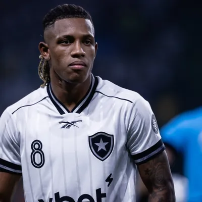 Danilo cita o Botafogo e projeta titularidade na Seleção Brasileira