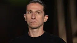 Filipe Luís defende sintético em jogo do Flamengo sub-12 na Espanha