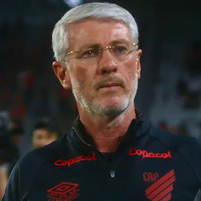 Odair Hellmann valoriza desempenho do Athletico contra o Botafogo