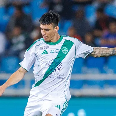 Ancelotti surpreende e pede Ibañez na lateral direita