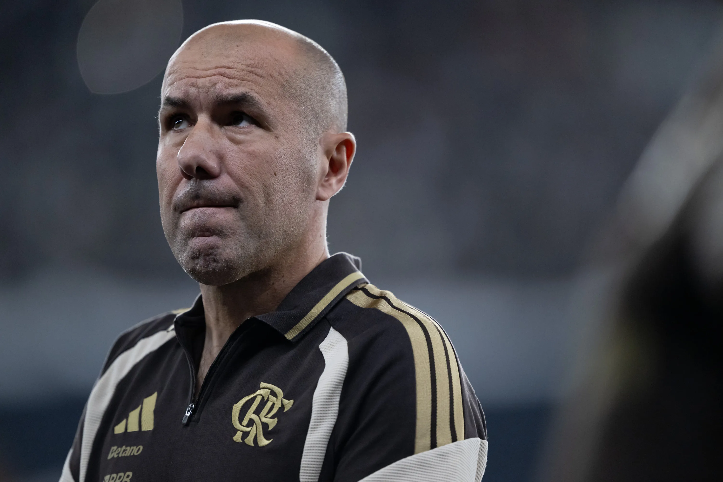 RJ – RIO DE JANEIRO – 14/03/2026 – BRASILEIRO A 2026, BOTAFOGO X FLAMENGO – Leonardo Jardim tecnico do Flamengo durante partida contra o Botafogo no estadio Engenhao pelo campeonato Brasileiro A 2026. Foto: Jorge Rodrigues/AGIF