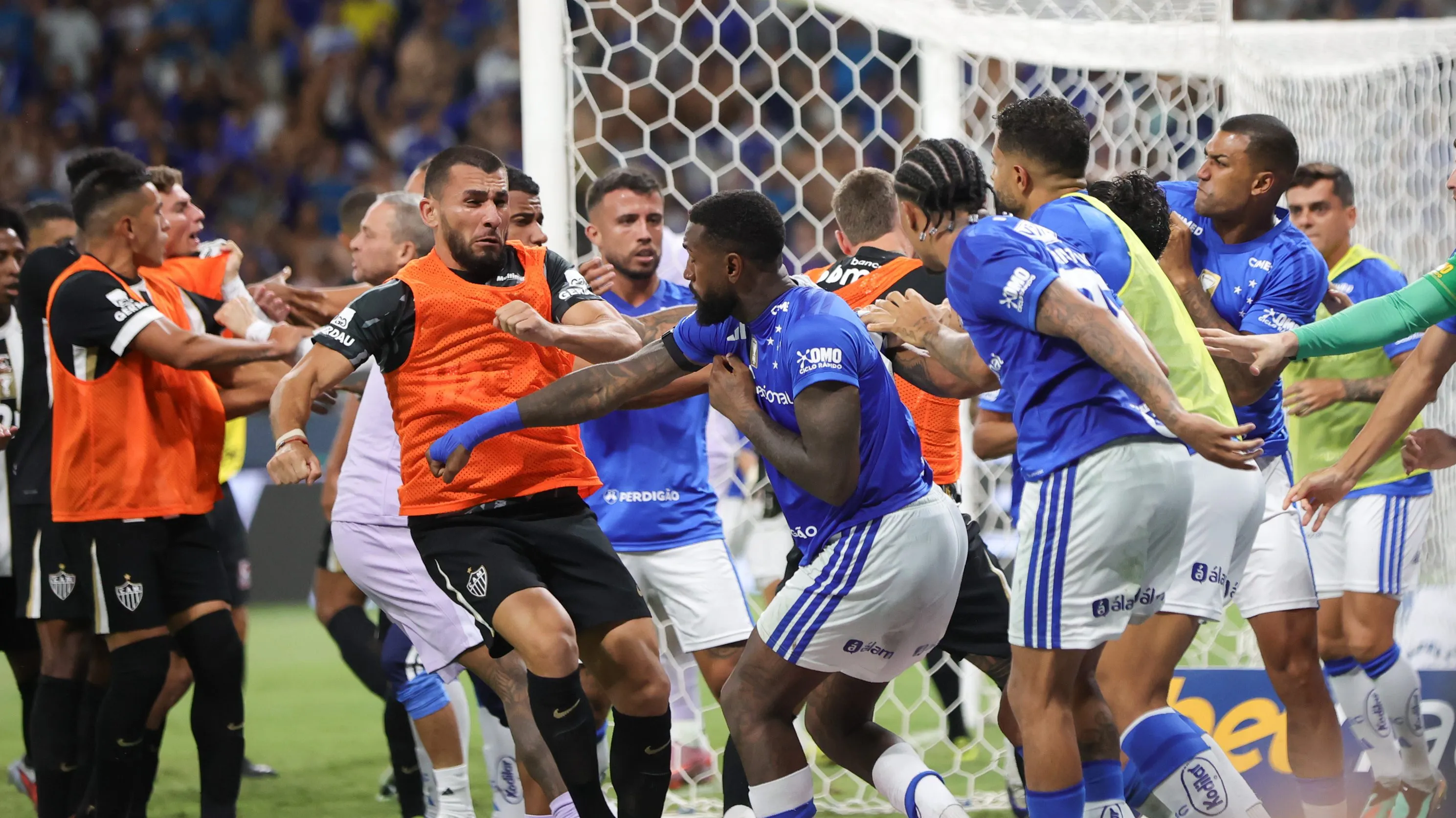 MG - BELO Confusão em Cruzeiro x Atlético na final do Mineiro. Foto: Gilson Lobo/AGIF