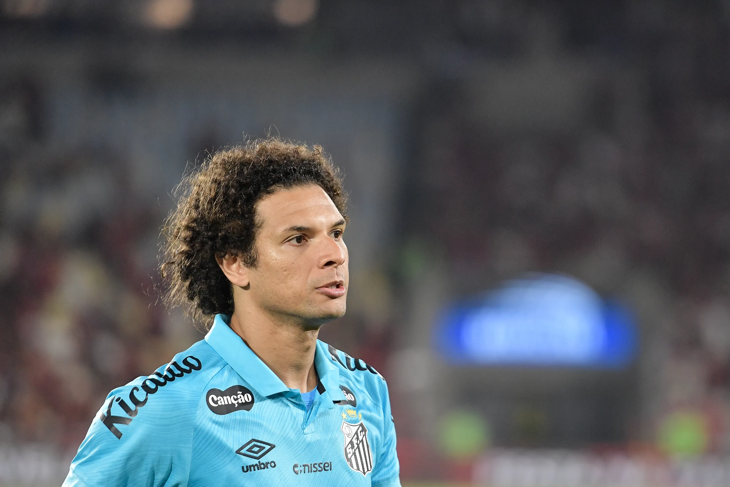 Willian Arao jogador do Flamengo durante partida contra o Santos no estadio Maracana pelo campeonato Brasileiro A 2025. Foto: Thiago Ribeiro/AGIF