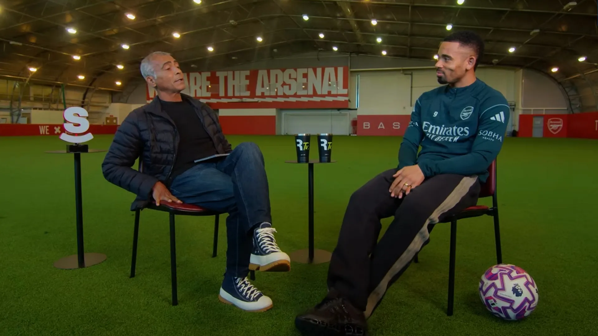 Gabriel Jesus foi entrevistado por Romário – Foto: Reprodução/YouTube