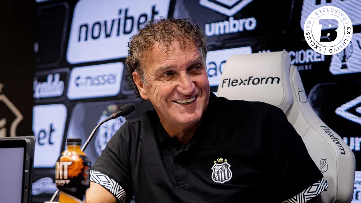 Cuca técnico do Santos durante coletiva de imprensa