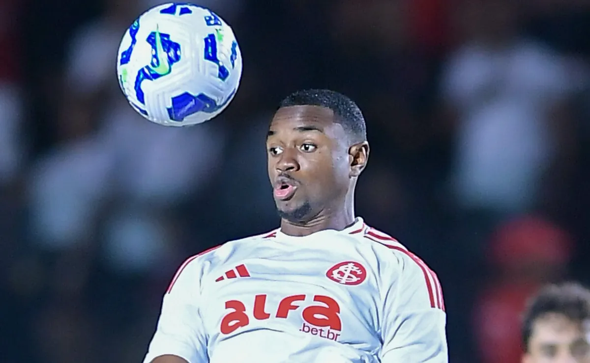 Gustavo Prado tem opção de compra barrada ao Ceará e Internacional aposta em reaproveitar meio-campista