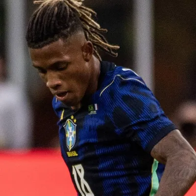 Danilo não descarta jogar avançado na Seleção Brasileira