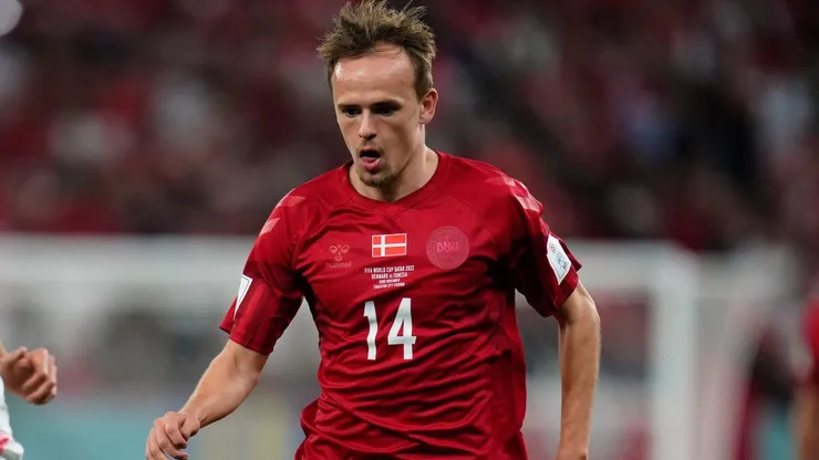 Mikkel Damsgaard, da Dinamarca, em ação durante a partida do Grupo D da Copa do Mundo entre Dinamarca e Tunísia Contributor:Associated Press