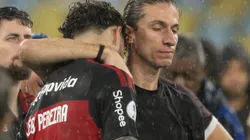 Filipe Luis consola Leo Pereira após partida contra o Lanus no estadio Maracana pela Recopa Sul-Americana 2026. Foto: Jorge Rodrigues/AGIF