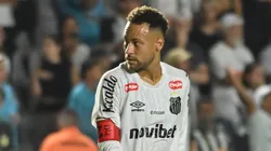 Neymar durante partida pelo Santos. Foto: Jota Erre/AGIF