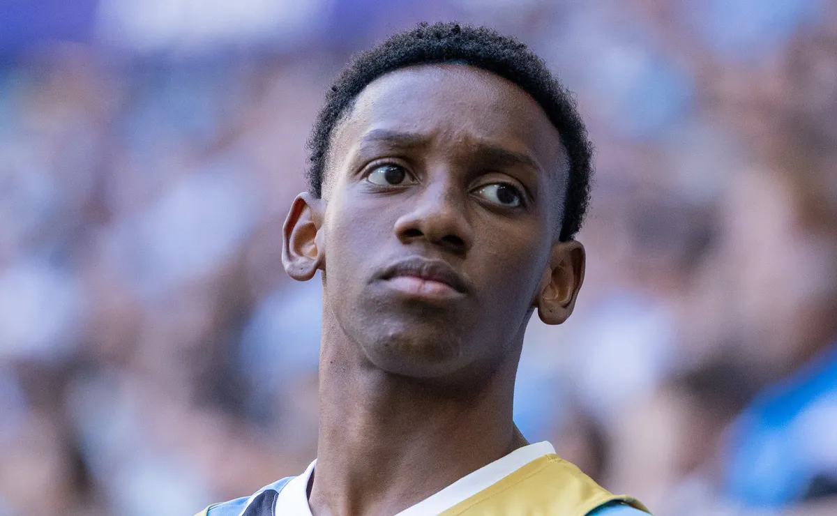 Chelsea e Sporting iniciam conversas por Gabriel Mec e o Grêmio exige R$ 120 milhões