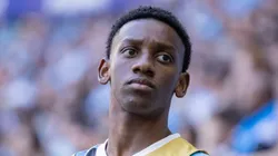 Gabriel Mec no banco de reservas durante jogo do Tricolor.