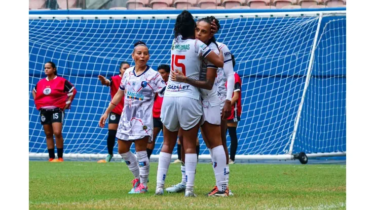Jogadoras do 3B comemoram a vitória. Foto: Mateus Moreira/FAF
