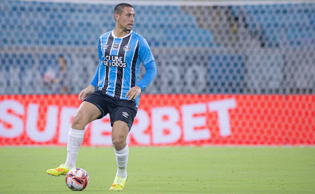 Noriega atrai o interesse de Atalanta e Monaco; Grêmio define preço pelo jogador da seleção peruana