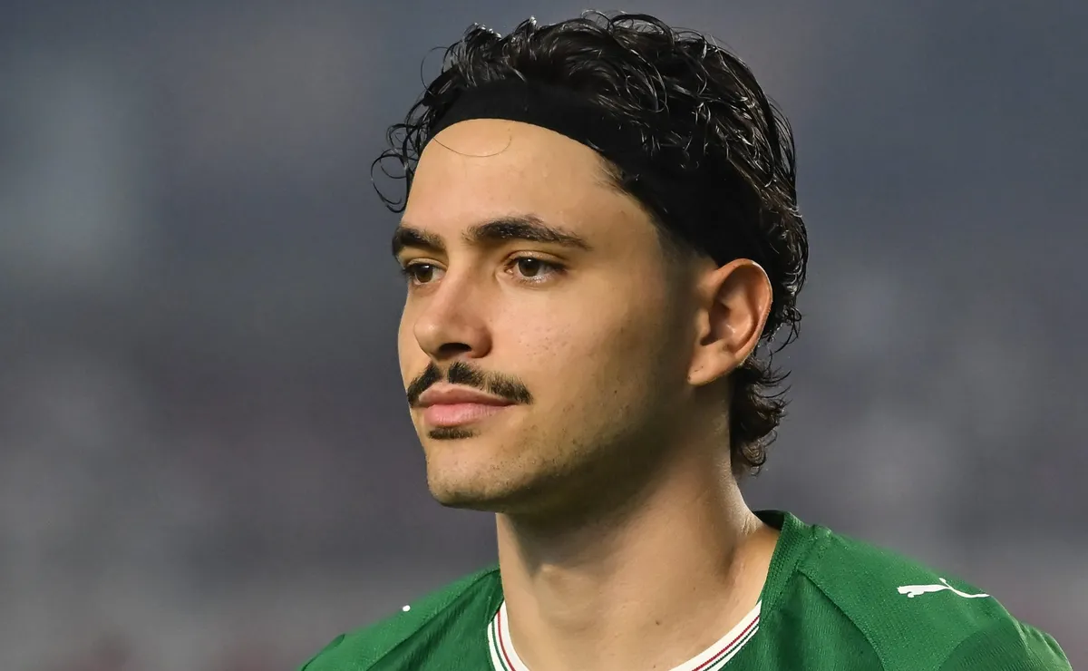 Sevilla avalia investida em Maurício e Palmeiras promete não facilitar saída do meia