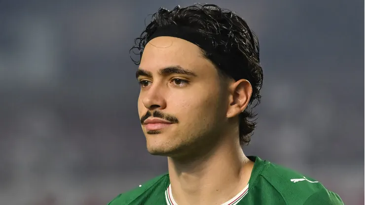 Maurício em campo com a camisa do Verdão.