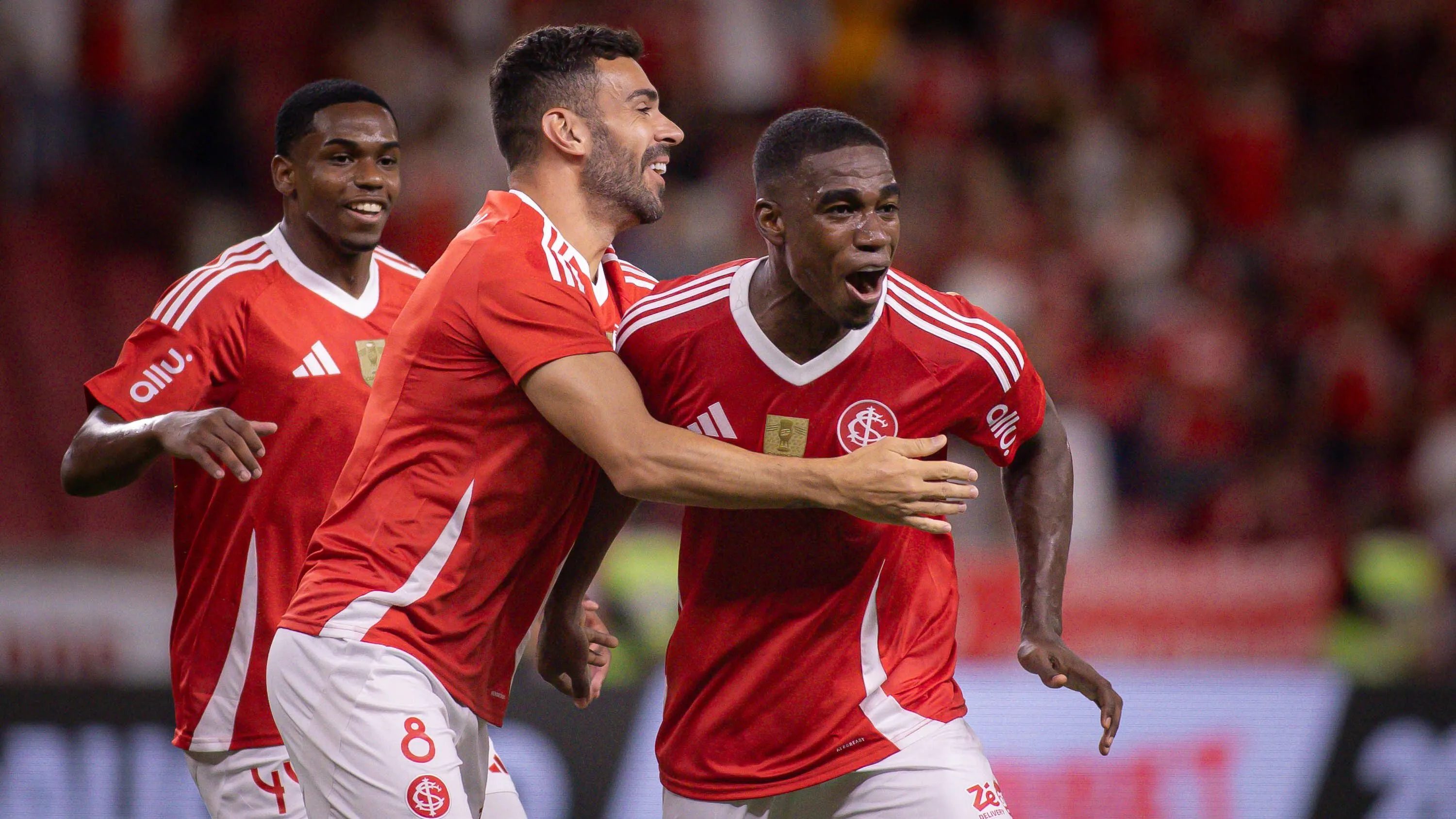 Félix Torres comemora seu gol pelo Inter. Foto: Maxi Franzoi/AGIF
