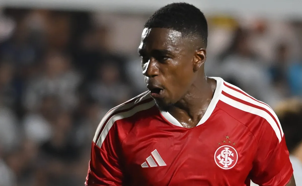 Félix Torres vive altos e baixos no Internacional, mas se destaca em interceptações no Brasileirão