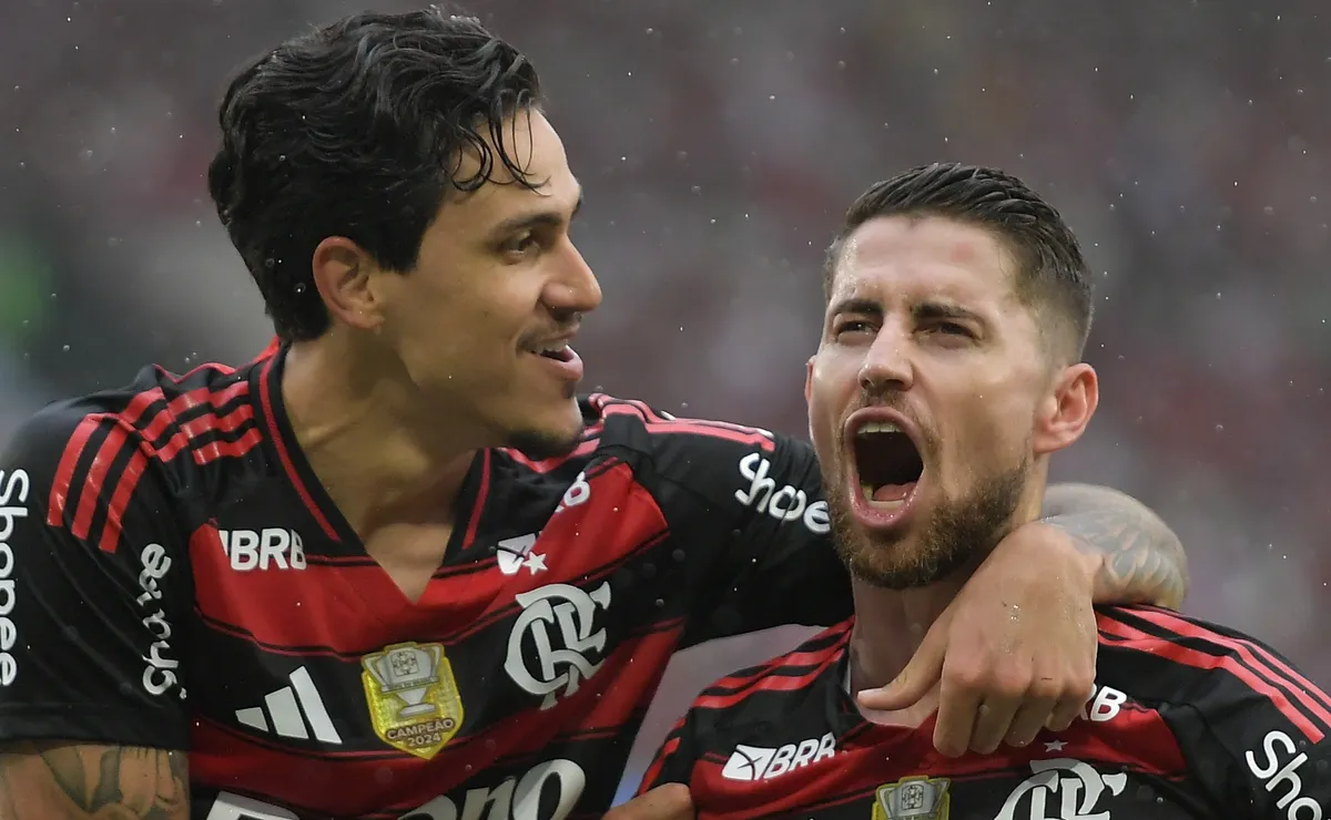 Pedro “expõe” Jorginho após brincadeira do volante do Flamengo: “Passa e nem dá bom dia”