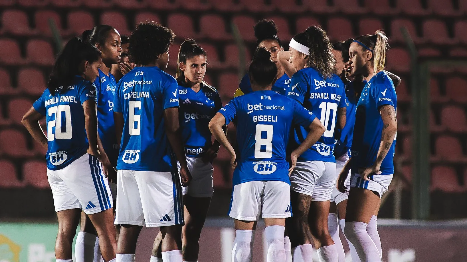 Jogadoras do Cruzeiro em campo
