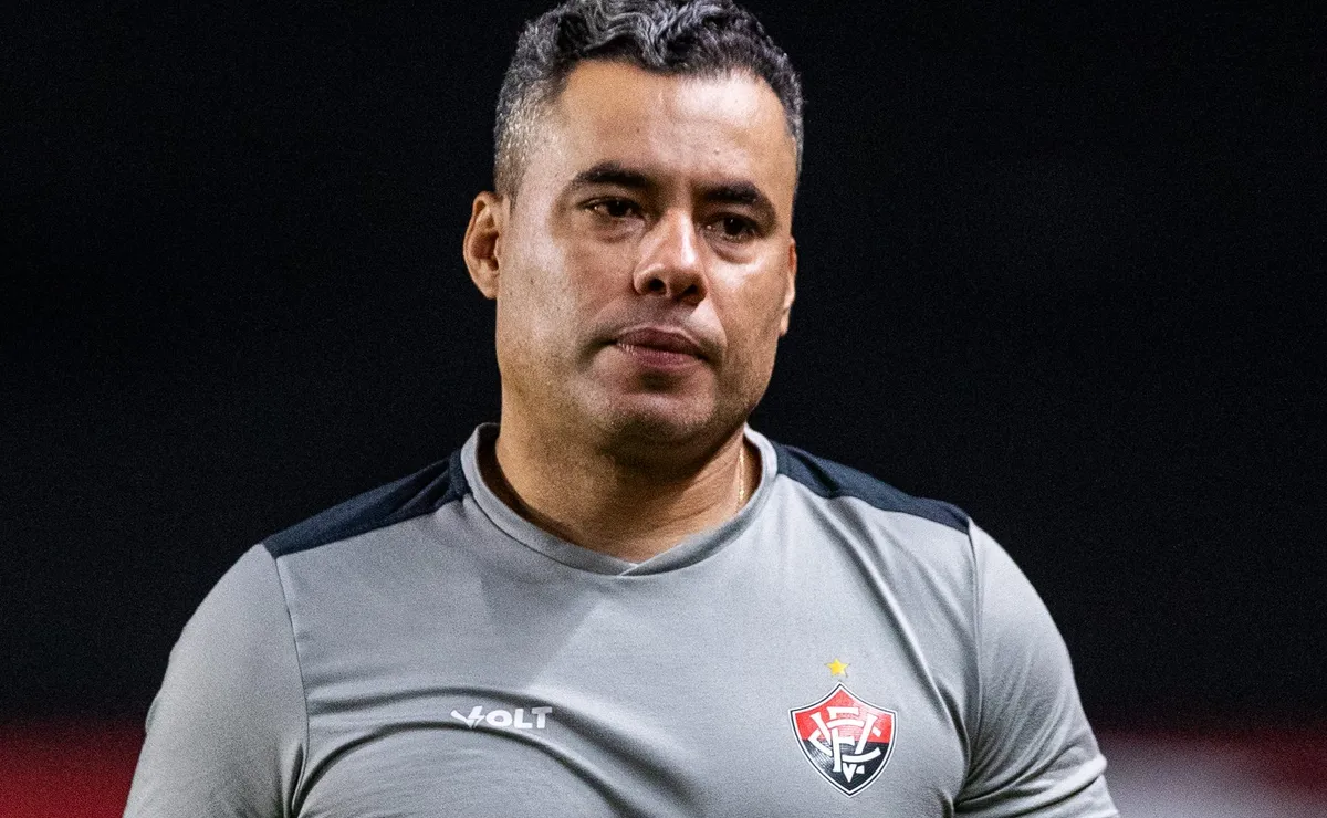 Jair Ventura, treinador do Vitória, projeta duelo contra o Cruzeiro e cita Artur Jorge: “Vai ser a estreia”