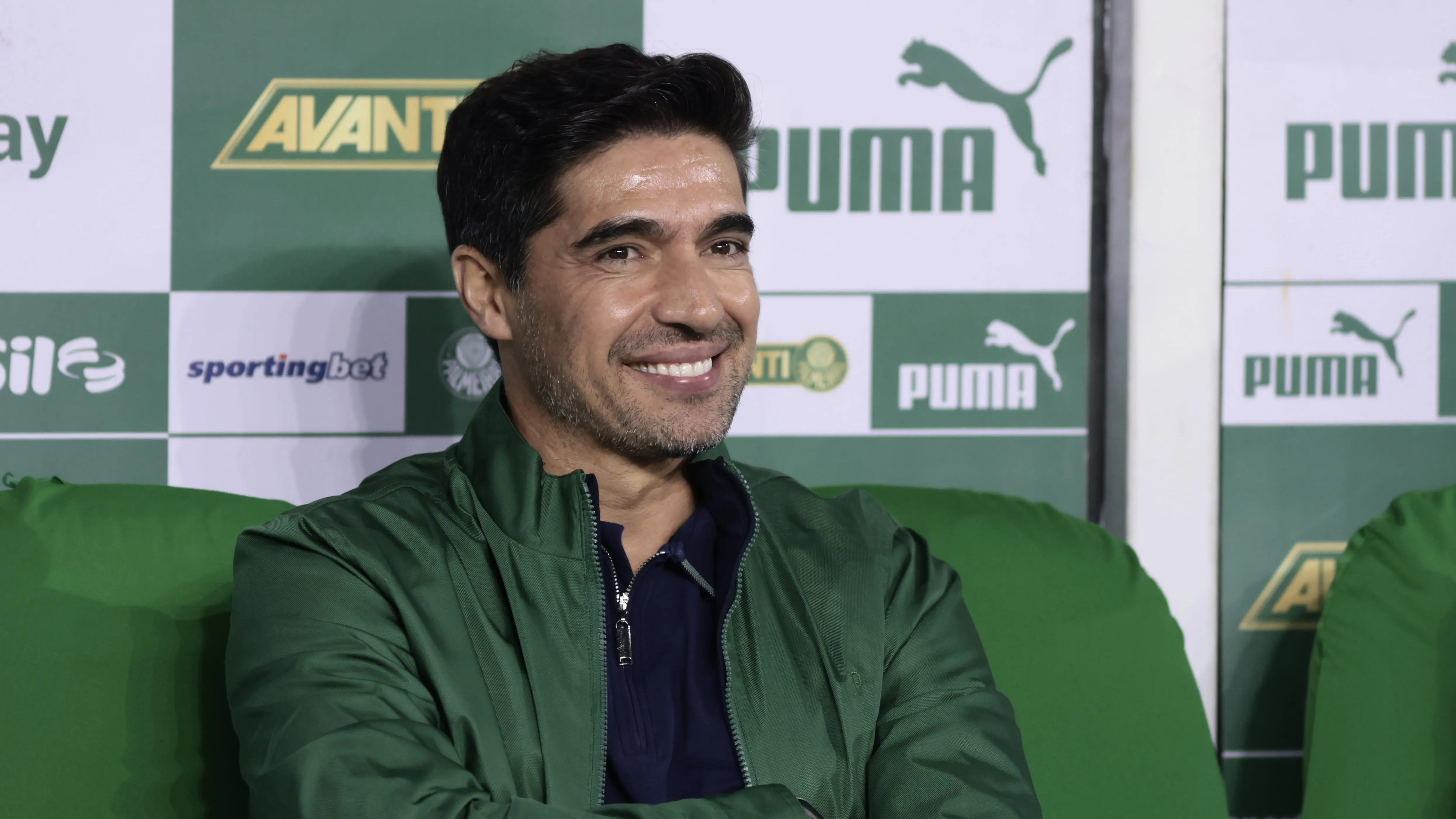 Abel segue no Palmeiras