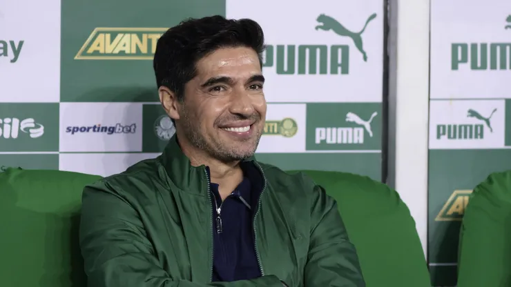 Abel segue no Palmeiras