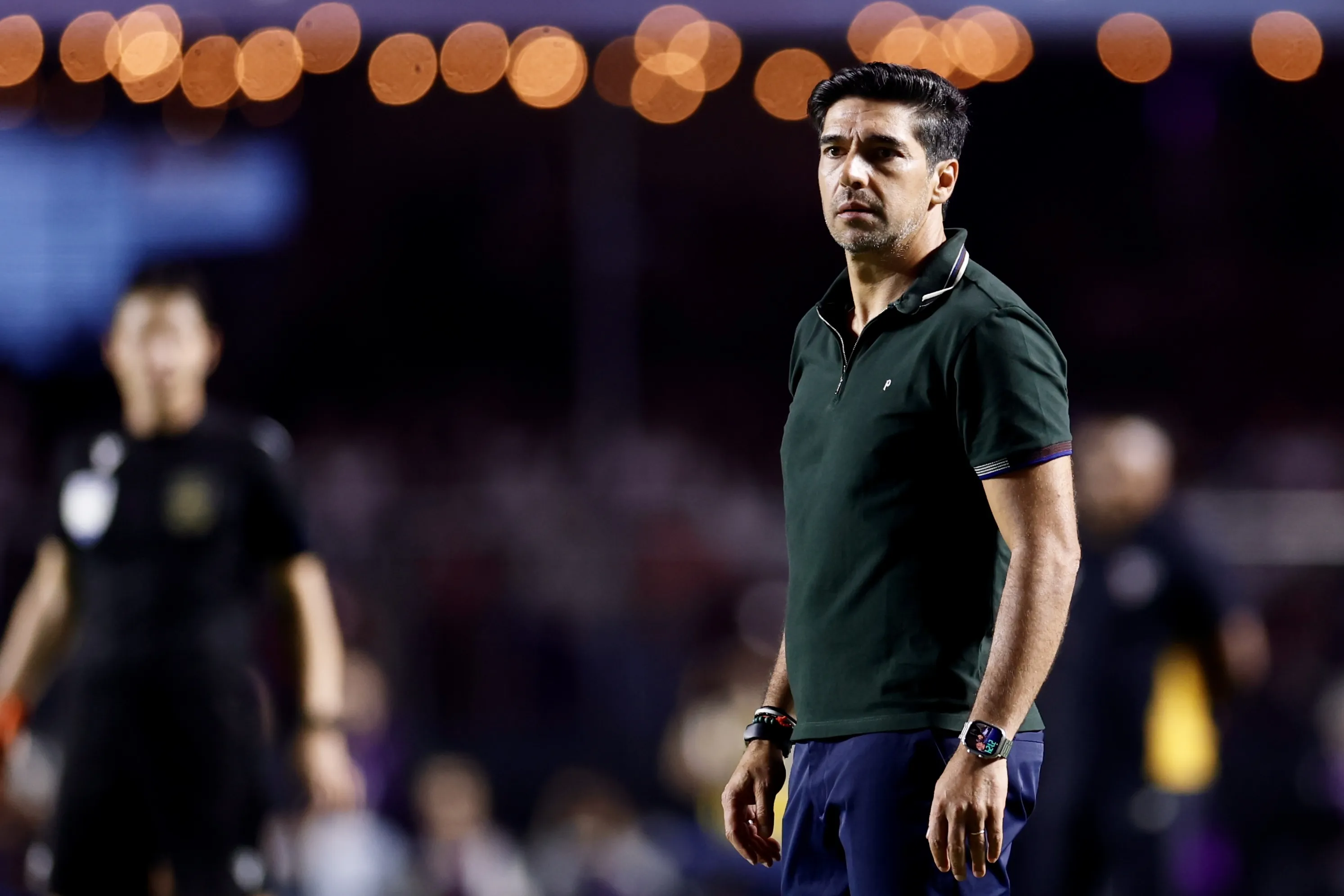 Abel Ferreira em jogo do Palmeiras. Foto: Marcello Zambrana/AGIF