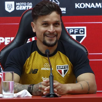 Artur aparece no BID e pode estrear pelo São Paulo