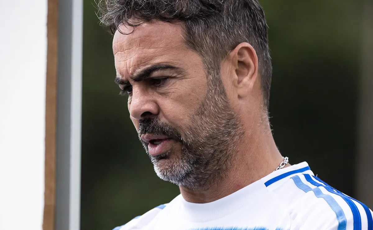 Artur Jorge impõe ritmo intenso aos jogadores e aumenta a cobrança nos treinos do Cruzeiro