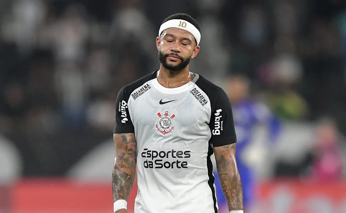 Corinthians aguarda o retorno de Memphis Depay, mas holandês pode continuar no Velho Continente