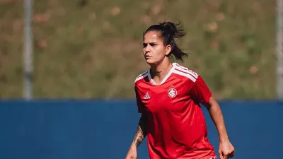 A lateral Eskerdinha em jogo do Internacional