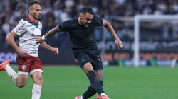 Raniele jogador do Corinthians disputa lance com Renê jogador do Fluminense. Foto: Marcello Zambrana/AGIF